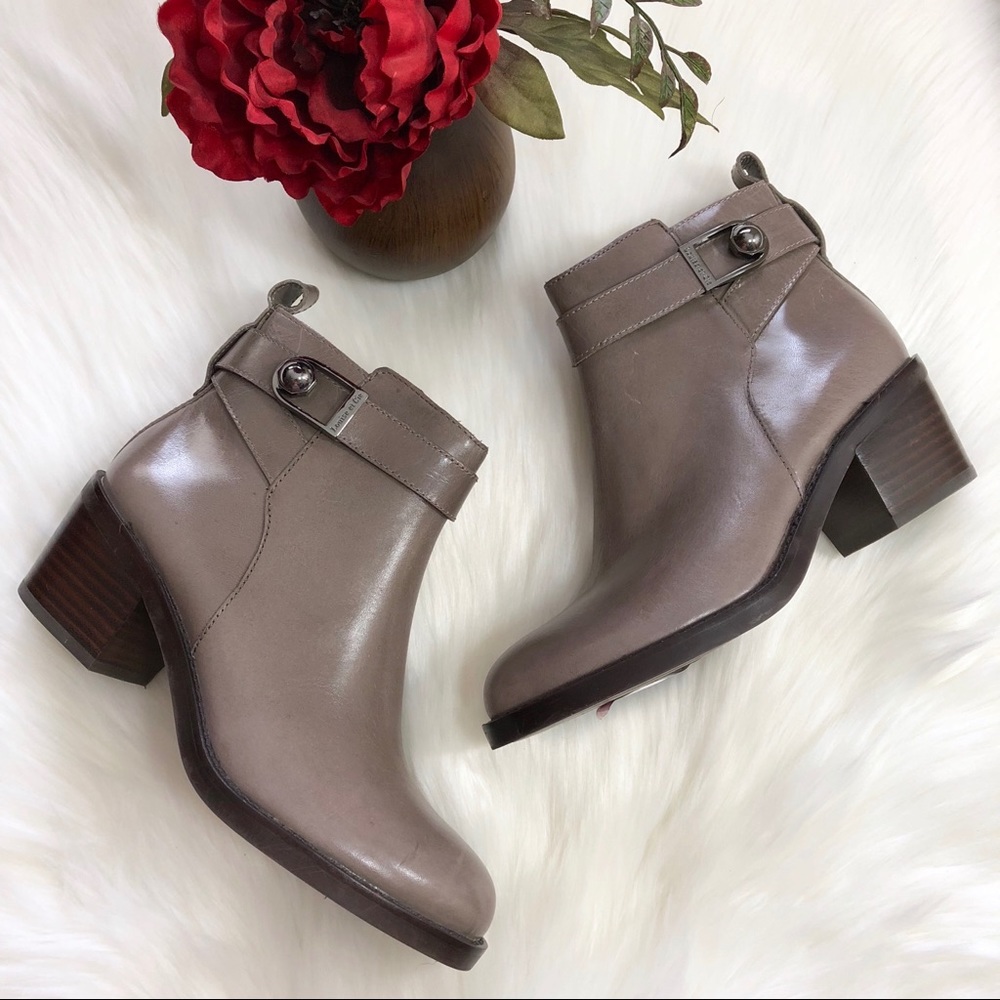 New! Louise et Cie Vincenzo gray bootie 6.5